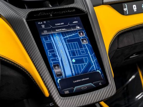 Used 2024 Lamborghini Revuelto image 26