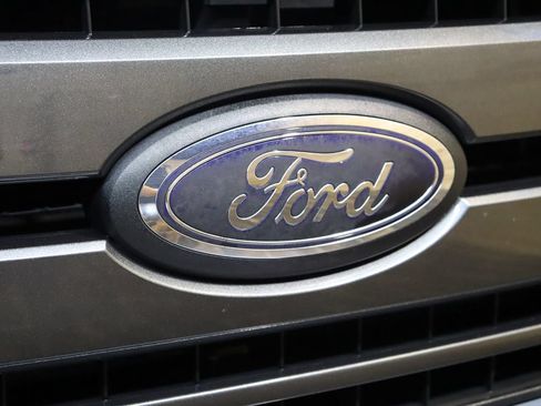 Used 2019 Ford F150 XLT w/ Equipment Group 302A Luxury AWD/4WD image 15