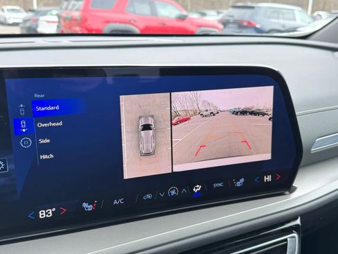 Used 2025 Chevrolet Traverse LT w/ Driver Confidence Package image 23