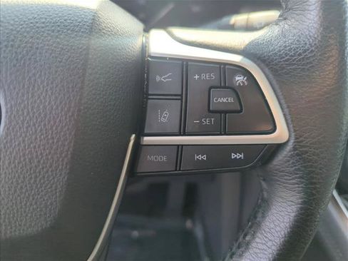 Used 2022 Toyota Sienna XLE FWD image 13