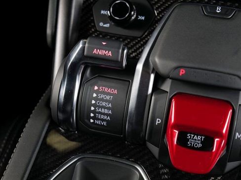 Used 2022 Lamborghini Urus image 18