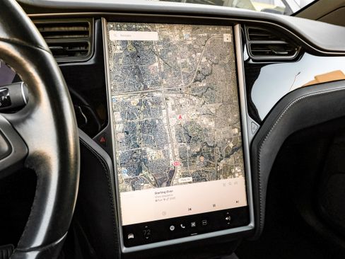 Used 2018 Tesla Model X 75D image 23