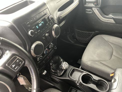 Used 2015 Jeep Wrangler Sport w/ Quick Order Package 23S AWD/4WD image 14