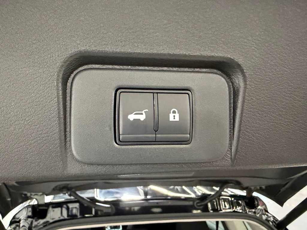 Used 2026 Nissan Rogue SV FWD image 16