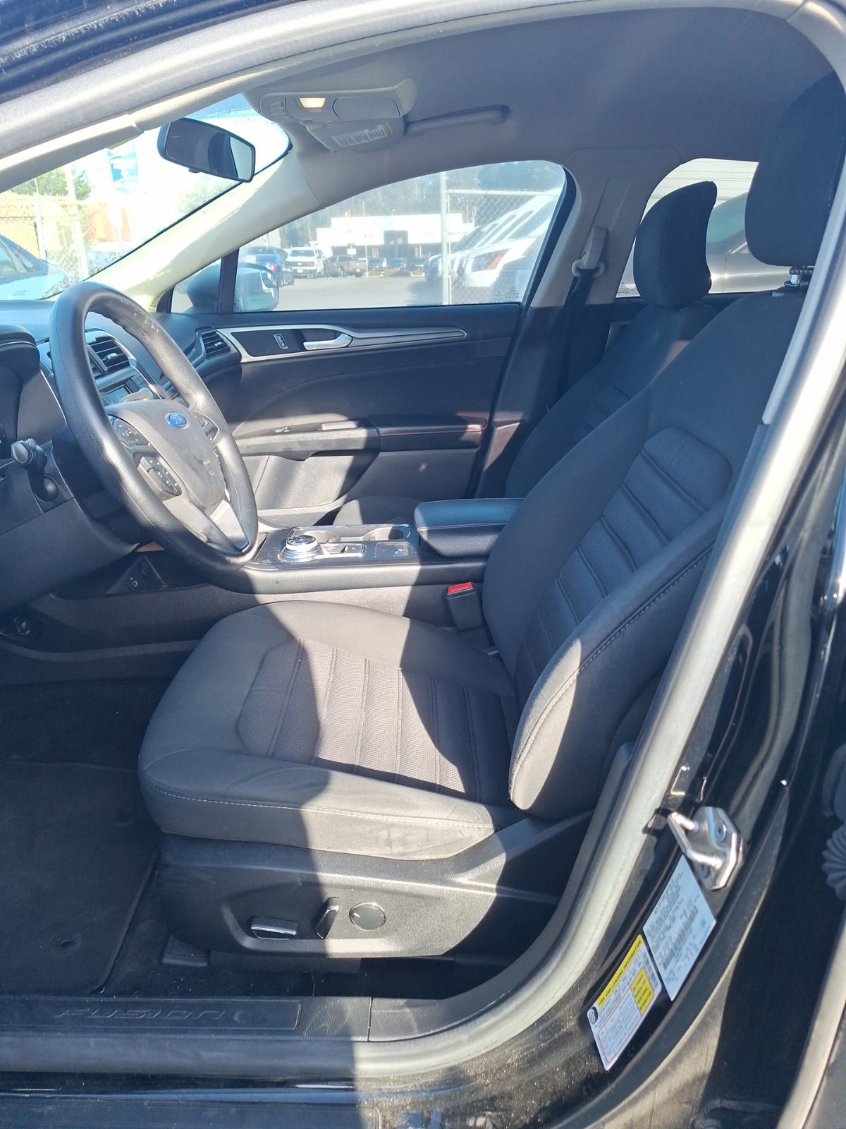 Used 2017 Ford Fusion SE FWD image 10