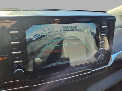 Used 2024 Toyota Sienna XLE image 7