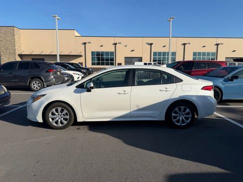 Used 2020 Toyota Corolla LE image 4