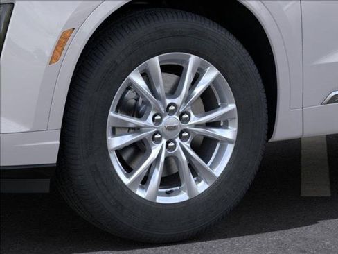 New 2025 Cadillac XT6 Luxury image 9