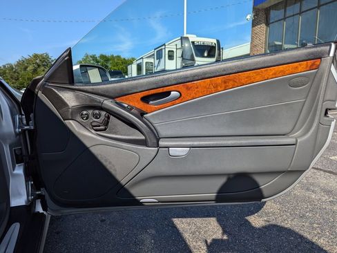 Used 2005 Mercedes-Benz SL 500 image 32