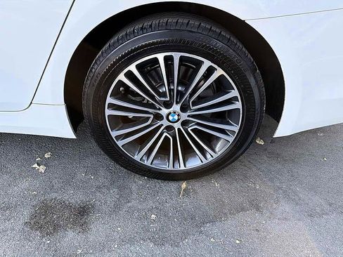 Used 2019 BMW 530i RWD image 10