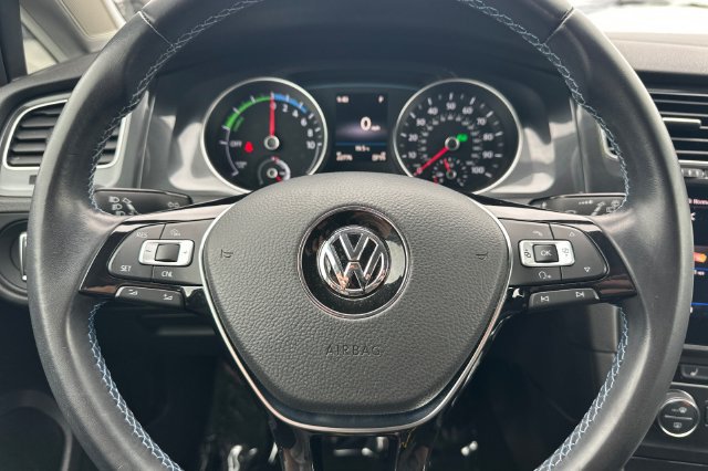 Used 2017 Volkswagen e-Golf SE w/ DC Fast Charging Package FWD image 26