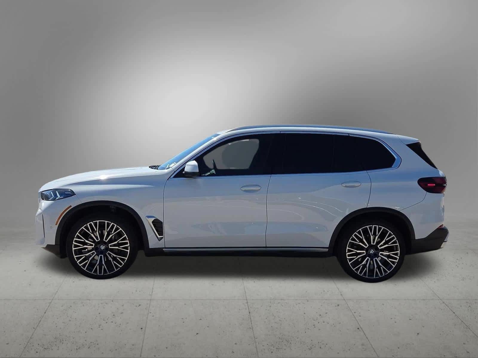 Used 2024 BMW X5 sDrive40i w/ Premium Package RWD image 3