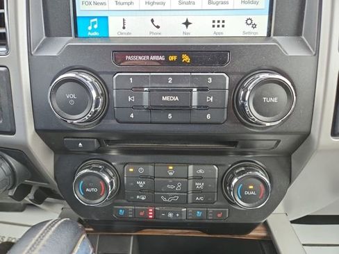 Used 2018 Ford F150 Lariat w/ Trailer Tow Package image 29