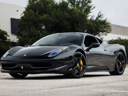 Used 2012 Ferrari 458 Italia Coupe RWD image 2