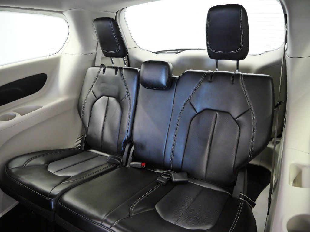 Certified 2023 Chrysler Pacifica Touring-L FWD image 15