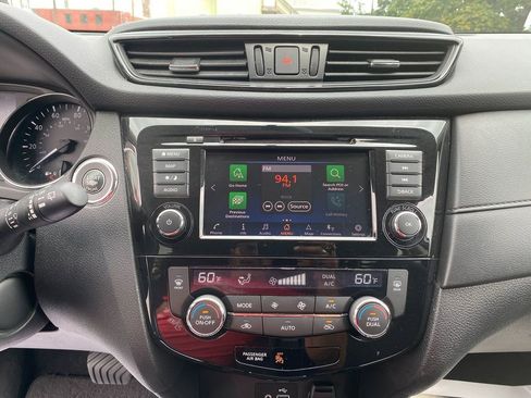 Used 2018 Nissan Rogue SV w/ Premium Package image 21