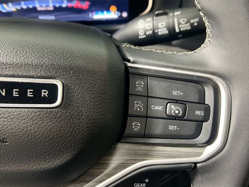 Used 2023 Jeep Wagoneer L Series II image 19