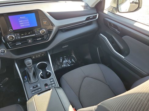 Certified 2023 Toyota Highlander L image 15