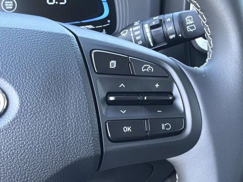 Certified 2025 Hyundai Venue SEL image 22