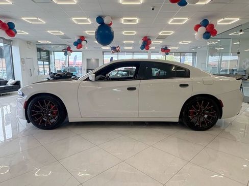 Used 2019 Dodge Charger SXT RWD image 4