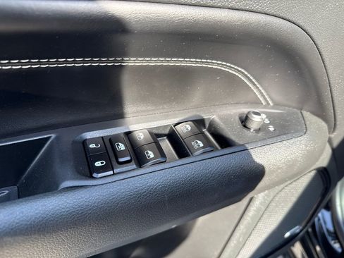 Used 2023 Jeep Compass High Altitude AWD/4WD image 14