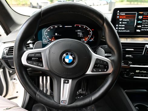 Used 2021 BMW M550i xDrive w/ Executive Package AWD/4WD image 23