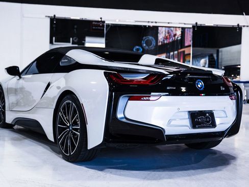 Used 2019 BMW i8 Roadster image 25
