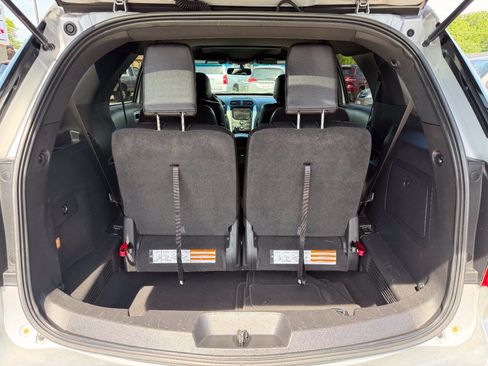 Used 2014 Ford Explorer XLT w/ Equipment Group 202A AWD/4WD image 13