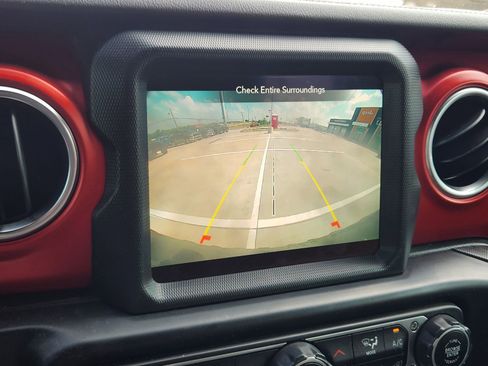 Used 2021 Jeep Wrangler Unlimited Rubicon w/ Xtreme Recon 35" Tire Package AWD/4WD image 19