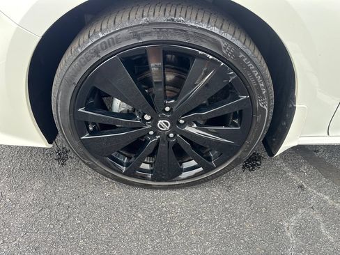 Used 2022 Nissan Altima 2.5 SR w/ Midnight Edition Package AWD/4WD image 11