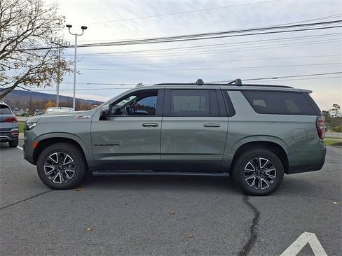 Used 2023 Chevrolet Suburban Z71 w/ Luxury Package image 7