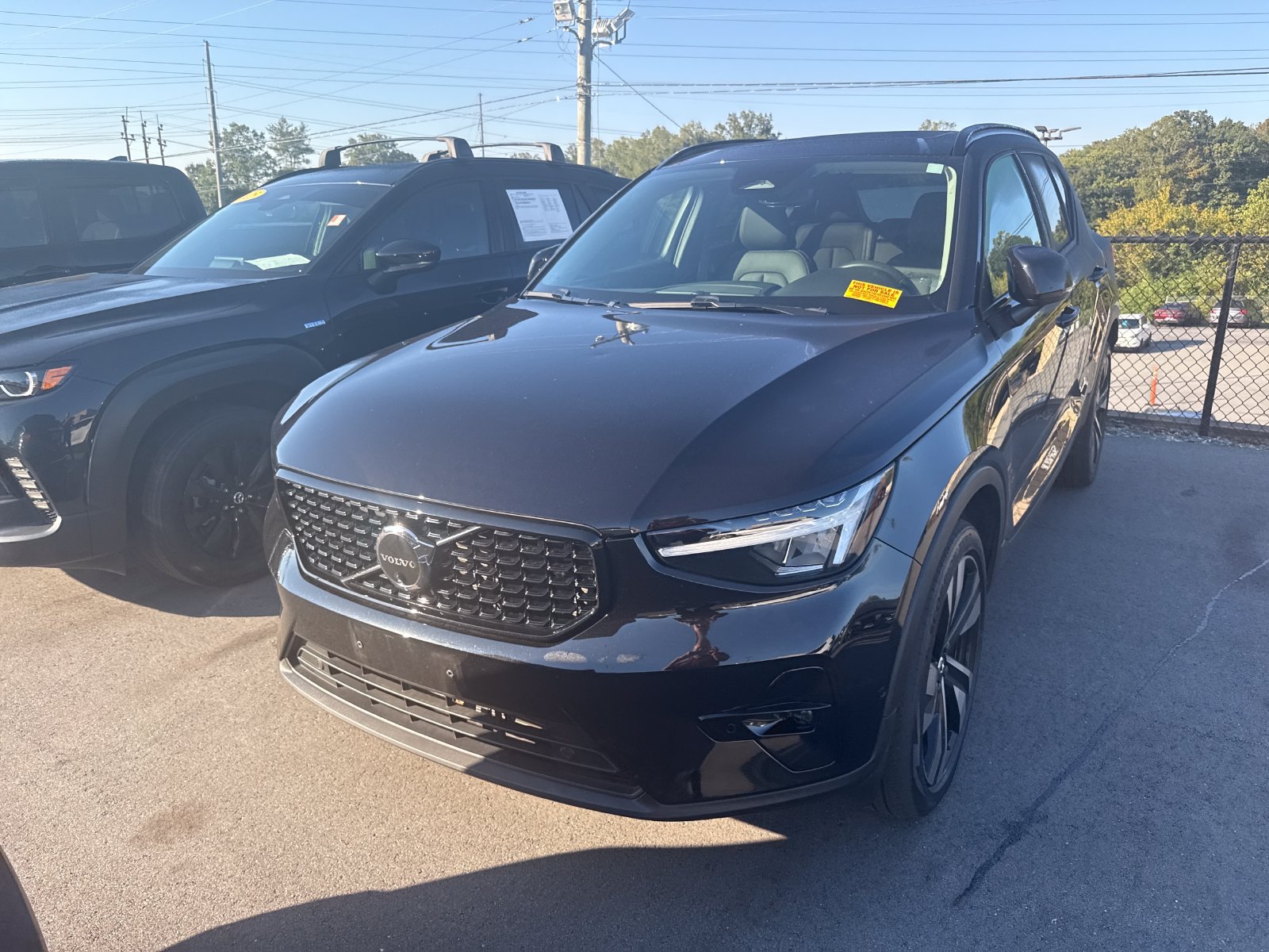 Used 2024 Volvo XC40 B5 Plus w/ Climate Package AWD/4WD image 3