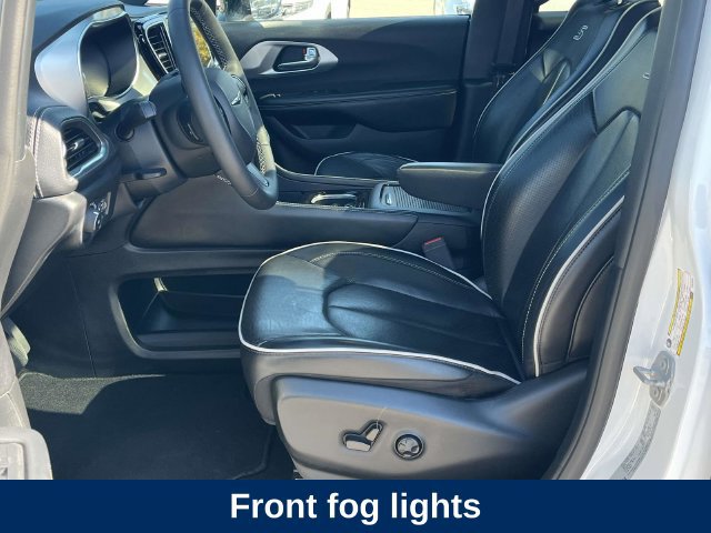 Used 2025 Chrysler Pacifica Limited FWD image 15