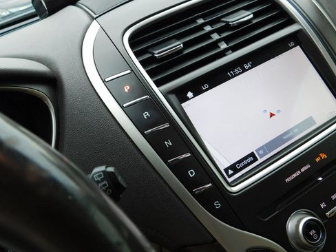 Used 2017 Lincoln MKX Reserve w/ Lincoln MKX Climate Package FWD image 20