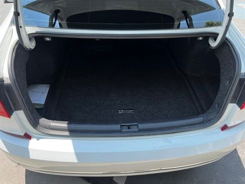 Used 2018 Volkswagen Passat 2.0T SE FWD image 23