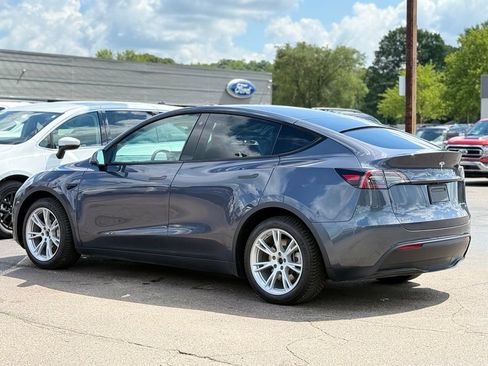Used 2022 Tesla Model Y Long Range AWD/4WD image 36