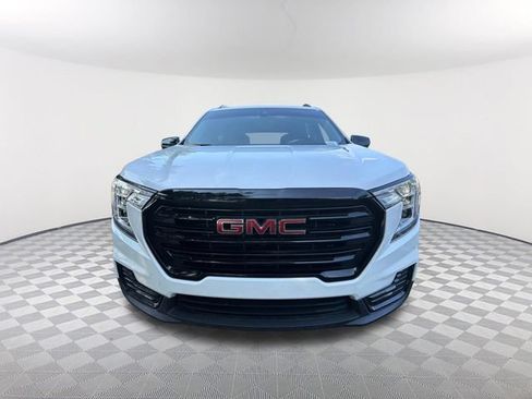 Used 2023 GMC Terrain SLE w/ Driver Convenience Package FWD image 2