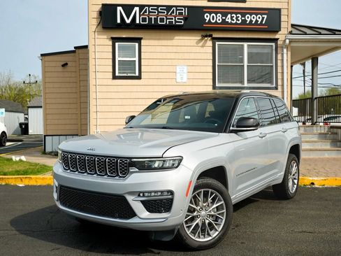 Used 2022 Jeep Grand Cherokee Summit AWD/4WD image 1
