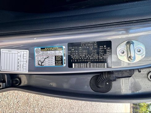 Used 2025 Kia Telluride S FWD image 30
