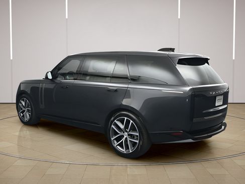 Used 2025 Land Rover Range Rover Long Wheelbase SE AWD/4WD image 3