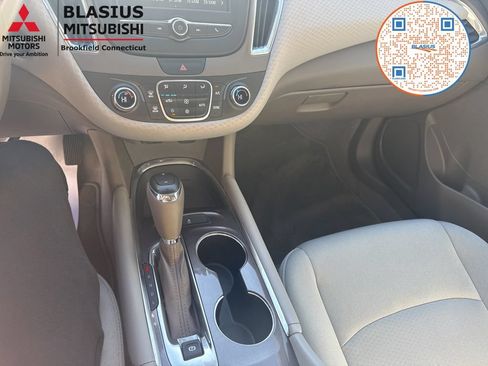Used 2018 Chevrolet Malibu Hybrid FWD image 25