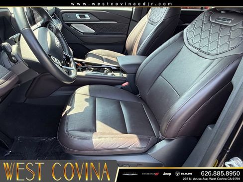 Used 2025 Ford Explorer Platinum w/ LUX Leather Package AWD/4WD image 23
