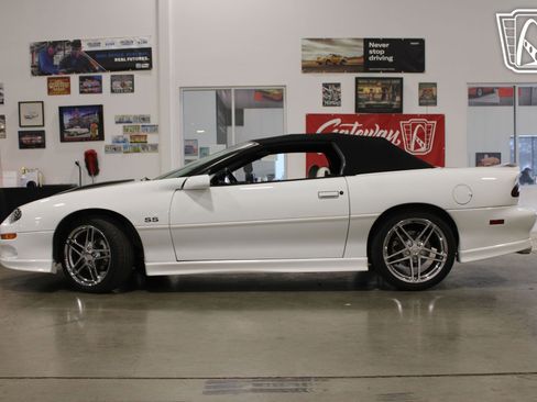 Used 2001 Chevrolet Camaro Z28 w/ SS Performance/Appearance Pkg RWD image 6