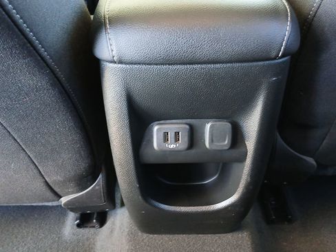 Used 2022 Chevrolet Colorado LT w/ LT Convenience Package image 22