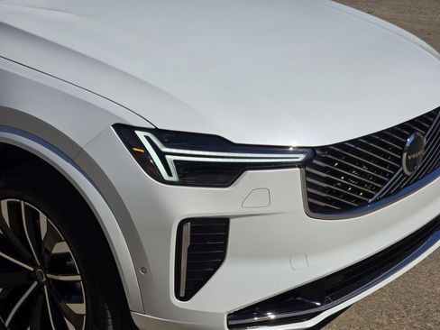 Certified 2025 Volvo XC90 T8 Plus w/ Protection Package Premier image 12