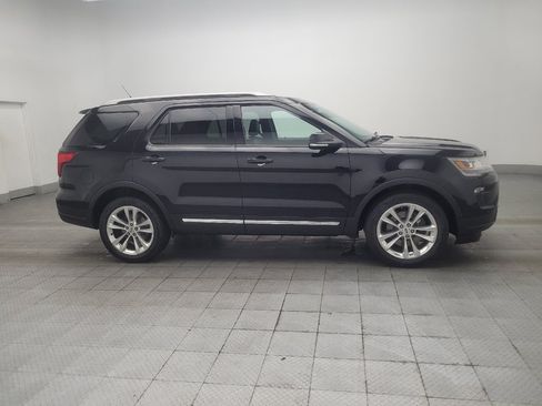 Used 2018 Ford Explorer XLT w/ Equipment Group 202A AWD/4WD image 11