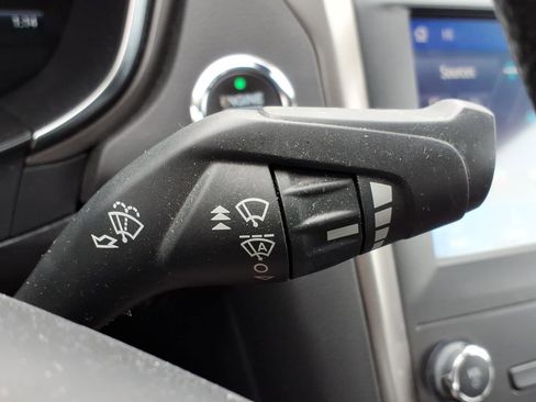 Used 2020 Ford Fusion SE FWD image 22