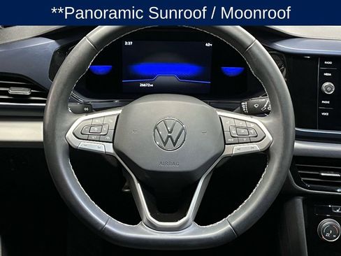 Used 2023 Volkswagen Taos SE w/ Panoramic Sunroof Package image 9