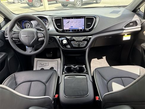 New 2026 Chrysler Pacifica Limited w/ S Appearance Package image 28