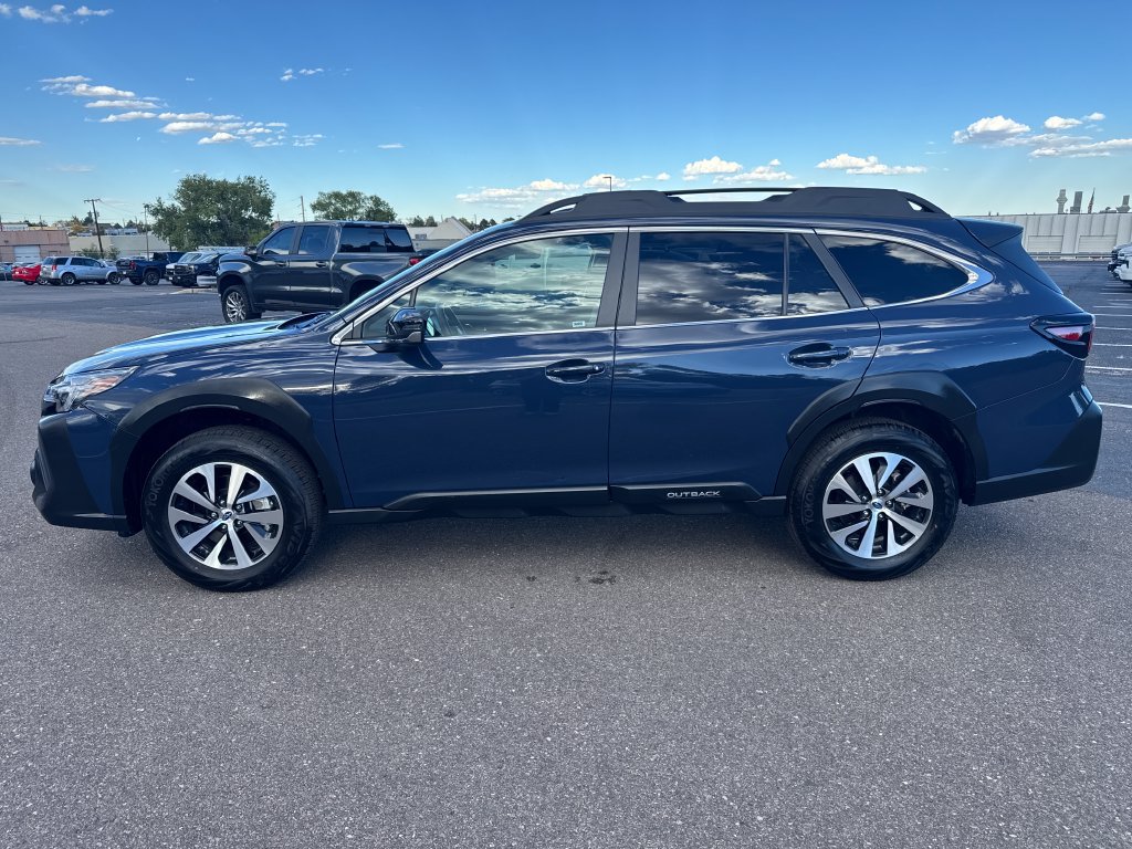 Used 2025 Subaru Outback Premium AWD/4WD image 2